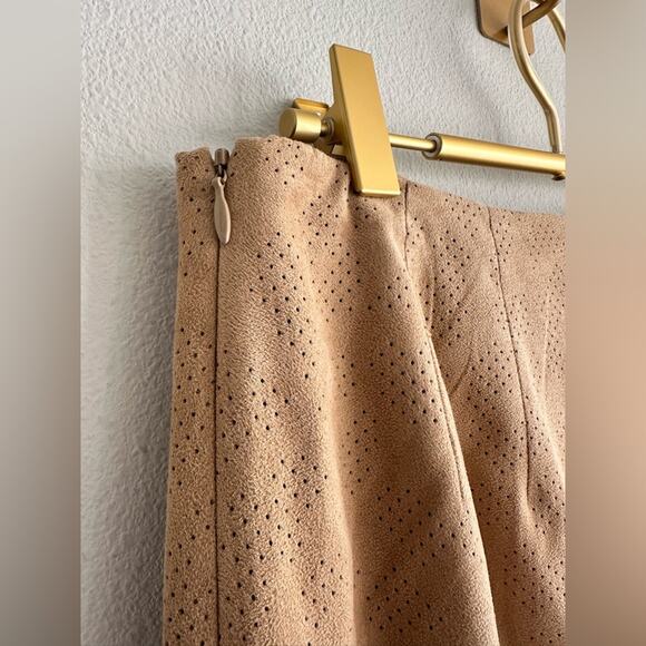 Chicos Women’s Tan Faux Suede Pencil Skirt Size Small - Picture 4 of 5